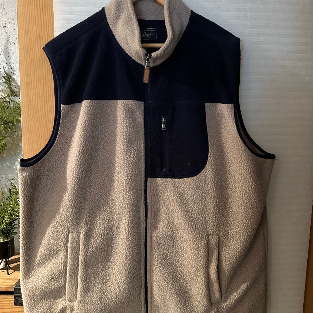 G.H. Bass & Co. Black and Tan Fleece Vest